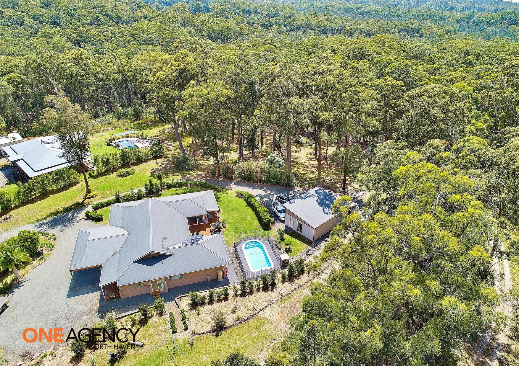 32 Lake Ridge Drive, Kew, Kew - Image 1