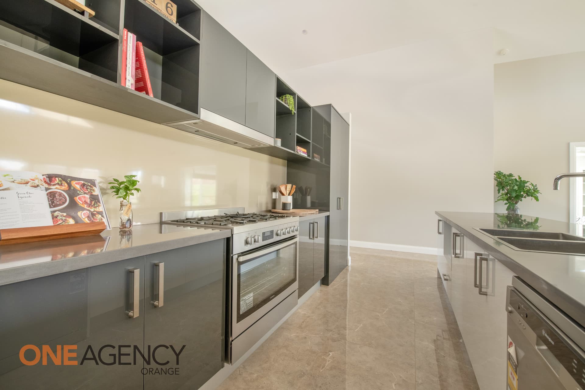 81 Dean Drive, Orange, Orange - Thumbnail 4