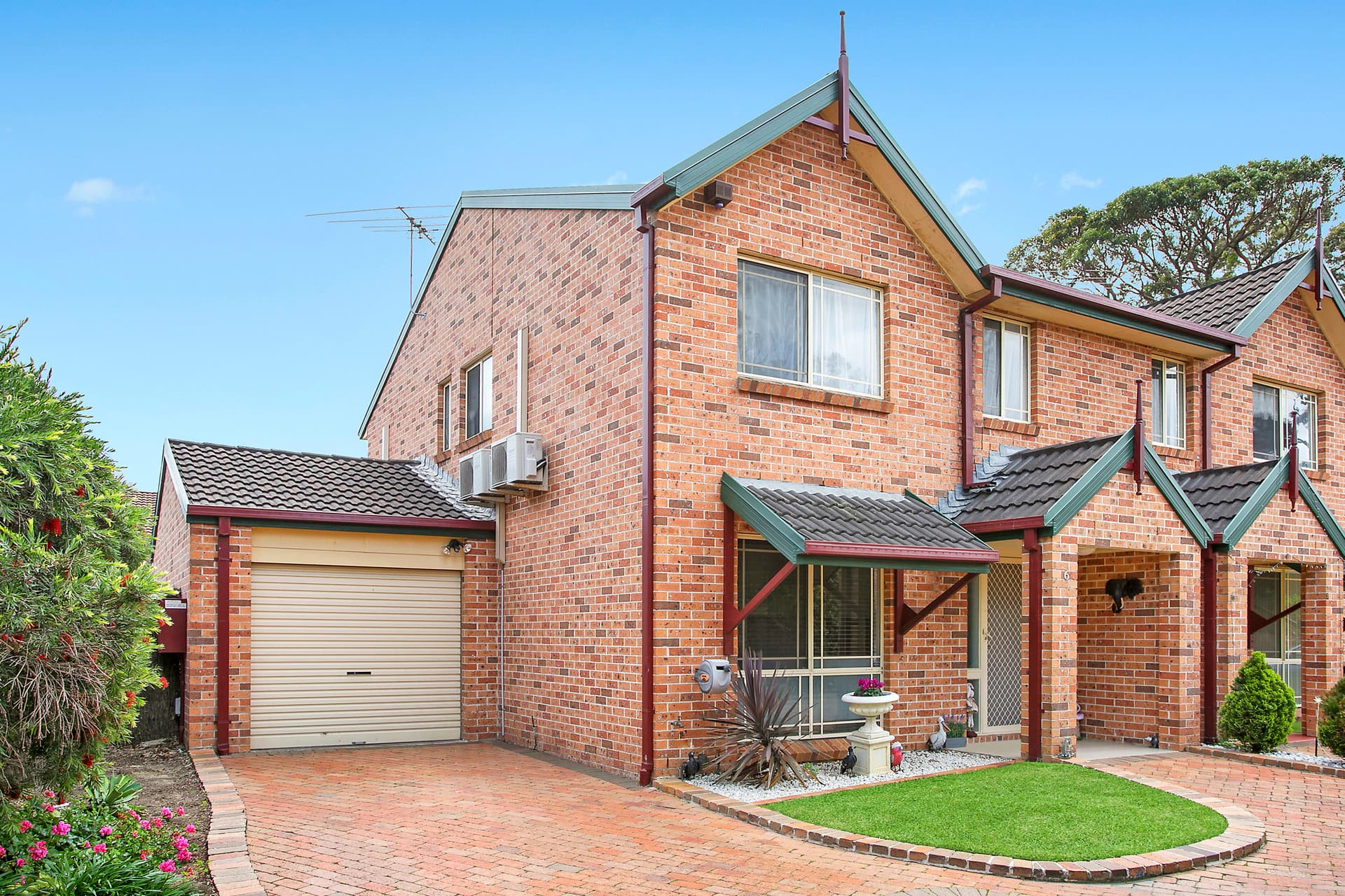 6/11 Owen Jones Row, Menai, Menai - Image 1