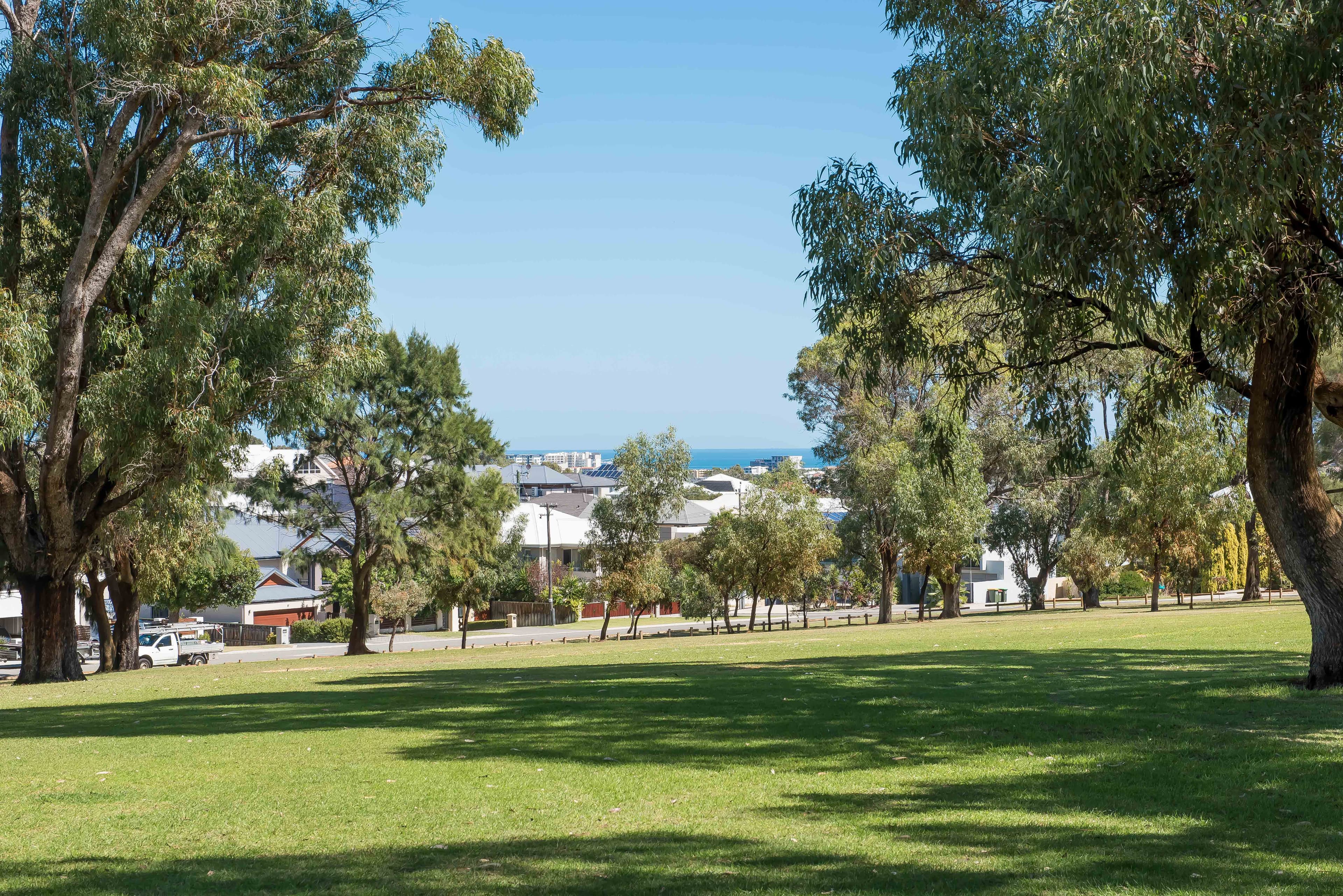 12 Edmondson Crescent, Karrinyup, Karrinyup - Thumbnail 7