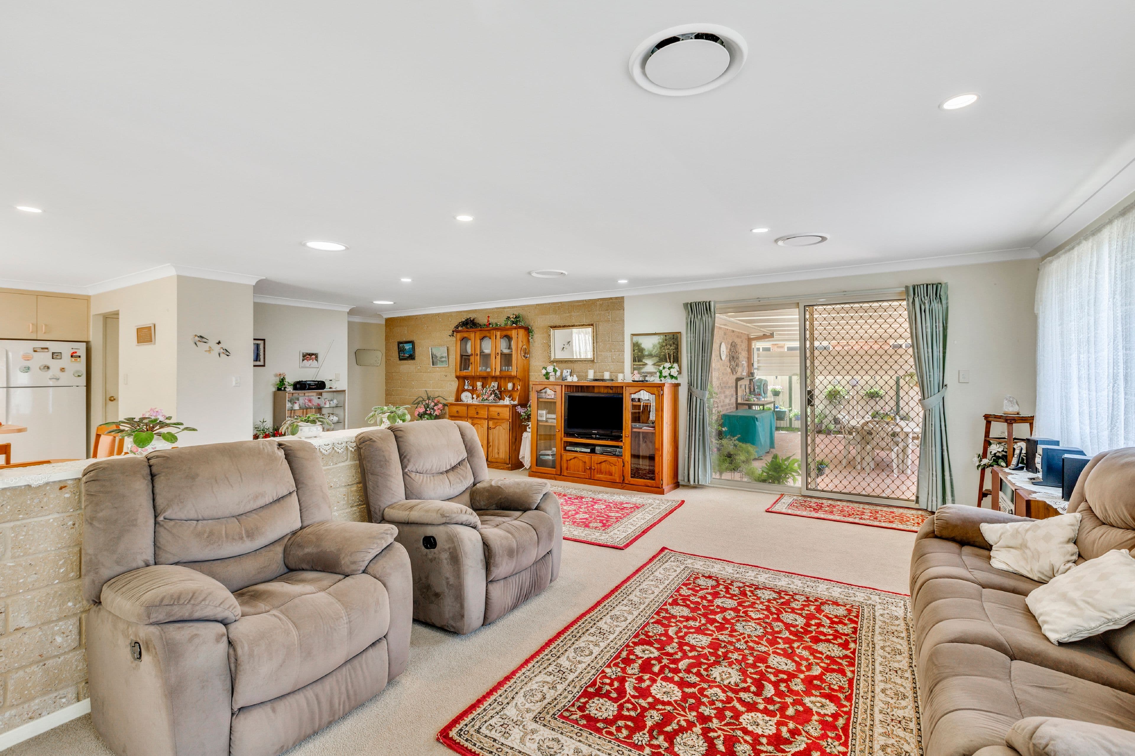 26 Bromley Court, Lake Haven, Lake Haven - Thumbnail 2