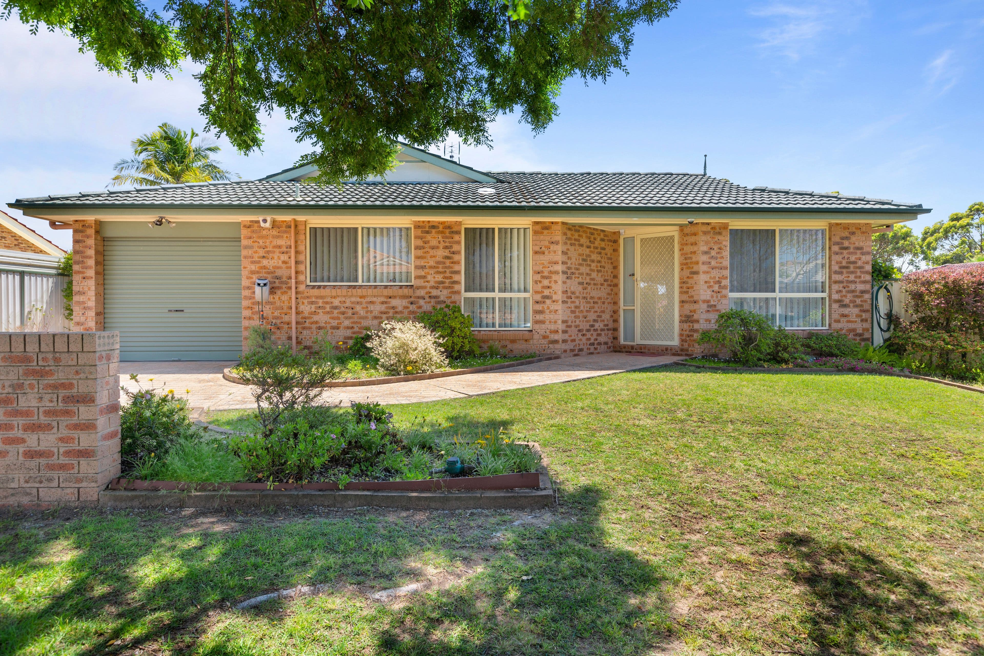 26 Bromley Court, Lake Haven, Lake Haven - Image 1
