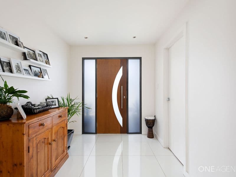 98 Mount Stuart Drive, Newnham, Newnham - Thumbnail 2