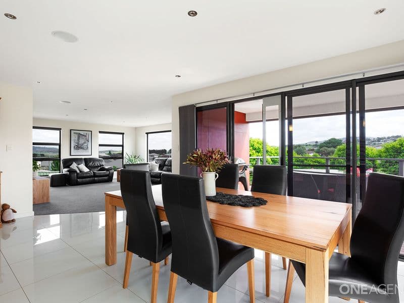 98 Mount Stuart Drive, Newnham, Newnham - Thumbnail 7