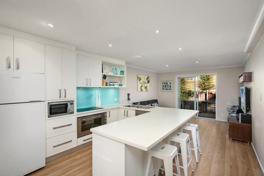 9/1 Owen Jones Row, Menai, Menai - Image 1