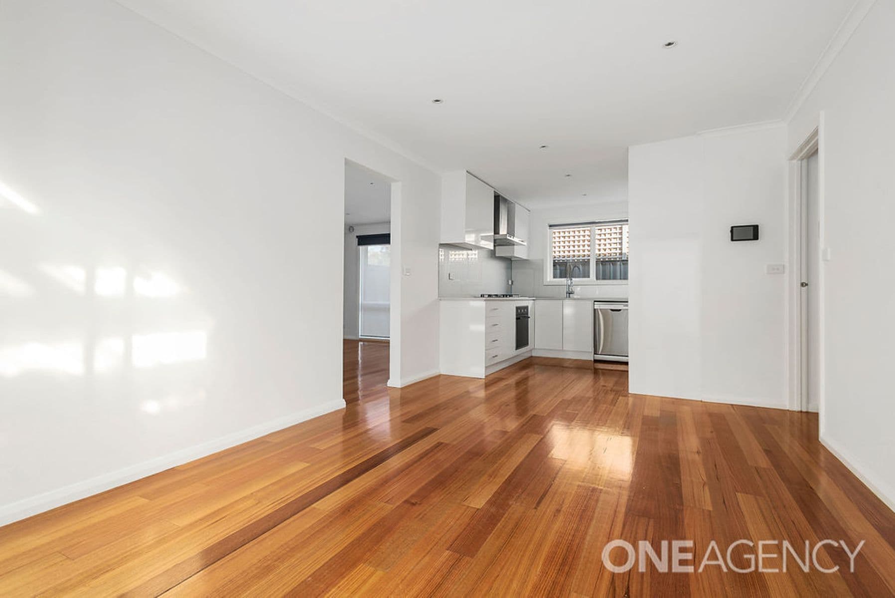 10 Pebble Beach Court, Sunbury, Sunbury - Thumbnail 6