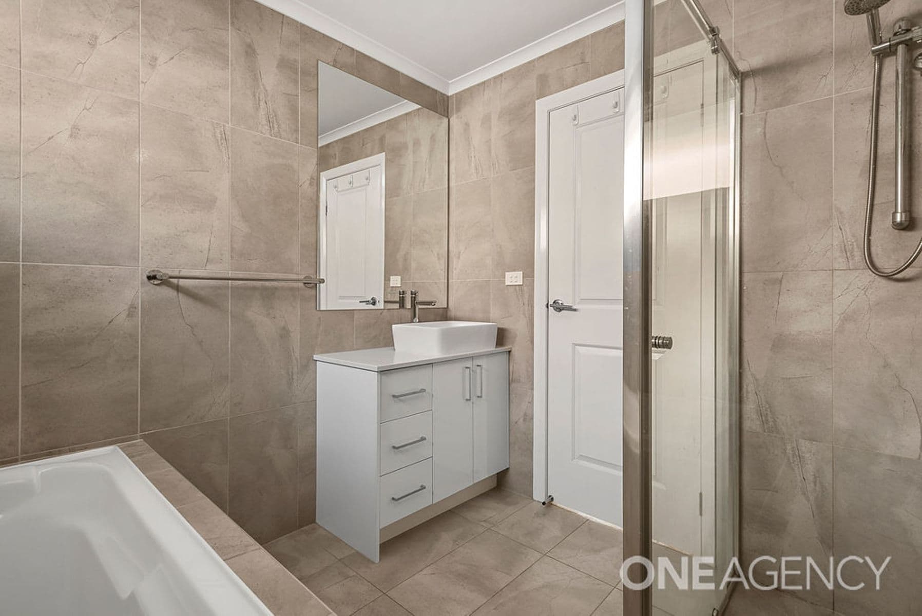 10 Pebble Beach Court, Sunbury, Sunbury - Thumbnail 7