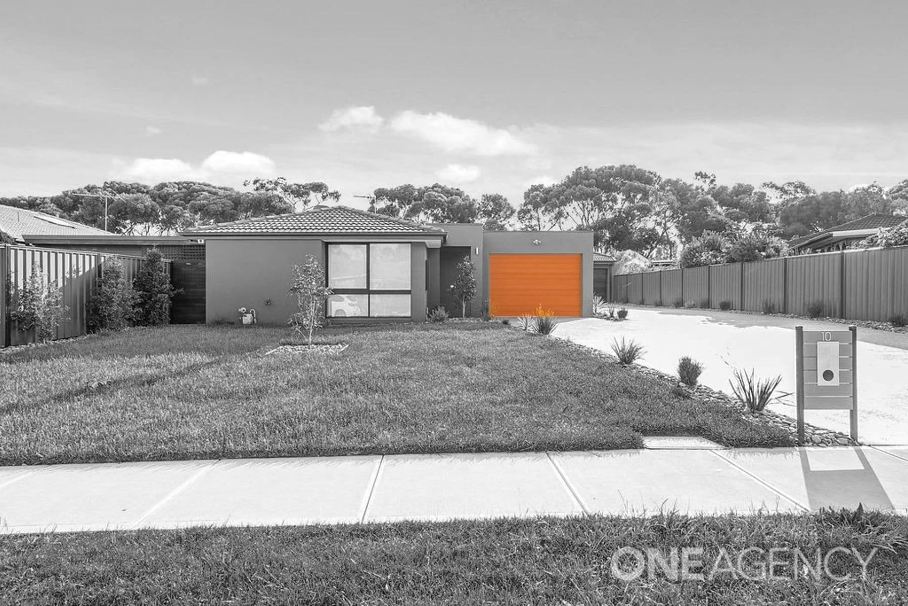 10 Pebble Beach Court, Sunbury, Sunbury - Image 1