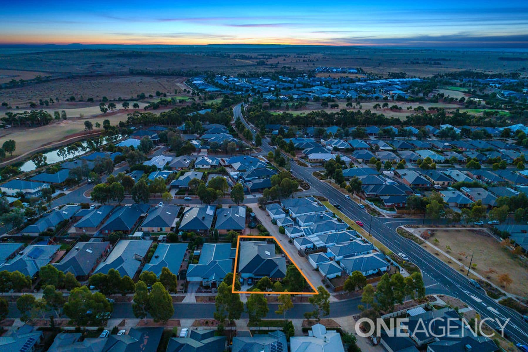 4 Trentham Avenue, Eynesbury, Eynesbury - Thumbnail 3