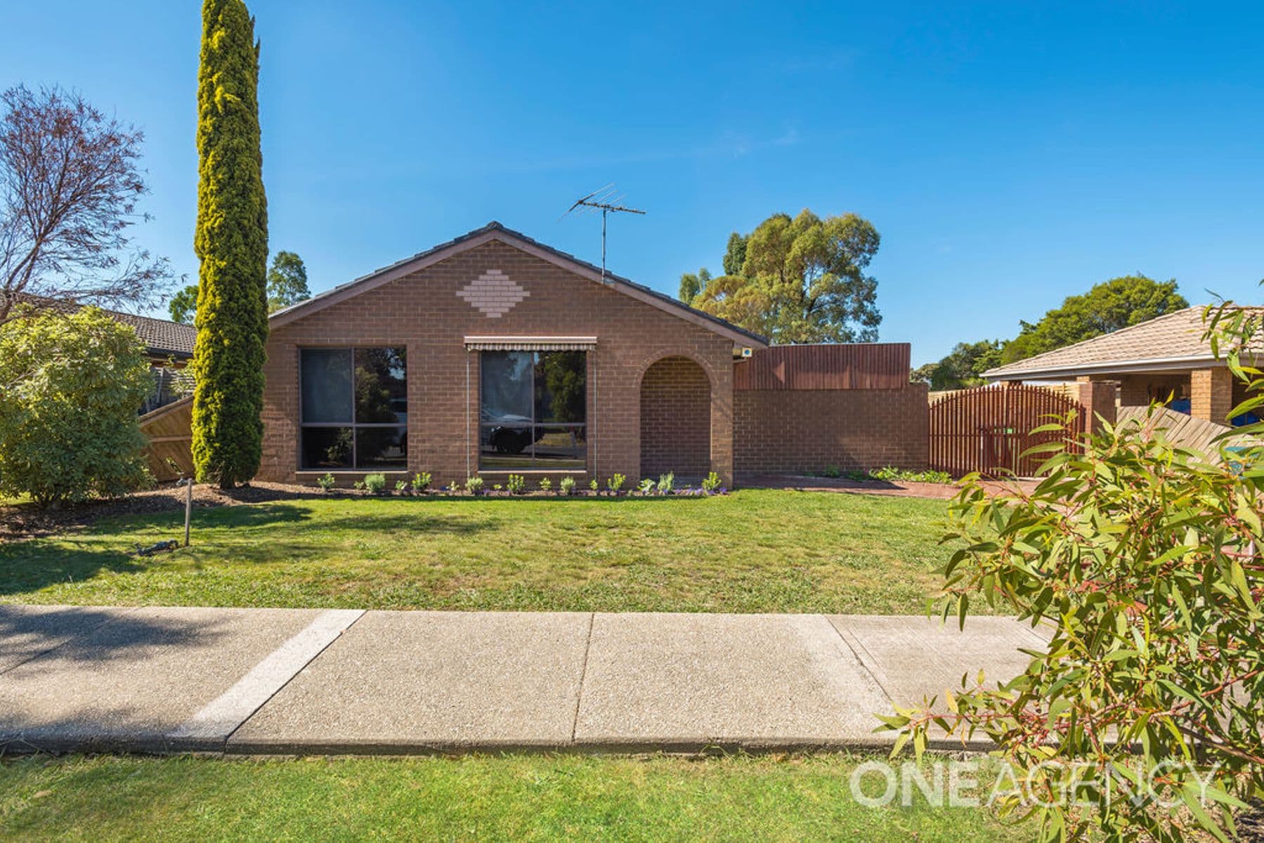 27 Muirfield Drive, Sunbury, Sunbury - Thumbnail 2