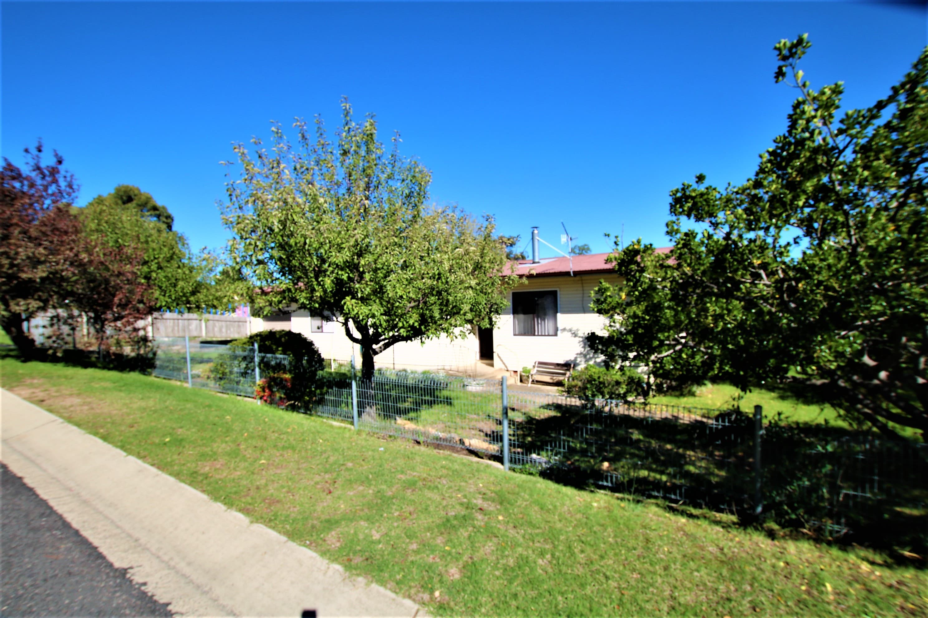 76 Denison Street, Cooma, Cooma - Thumbnail 2