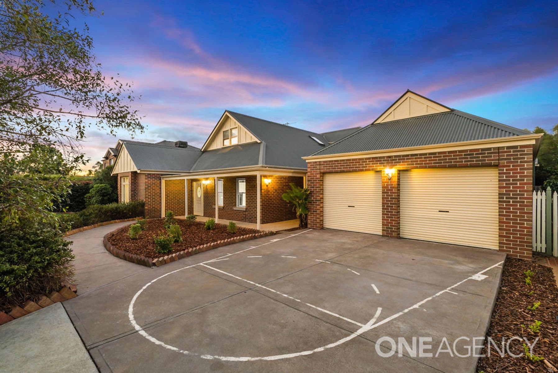 10 Highdale Close, Sunbury, Sunbury - Thumbnail 2