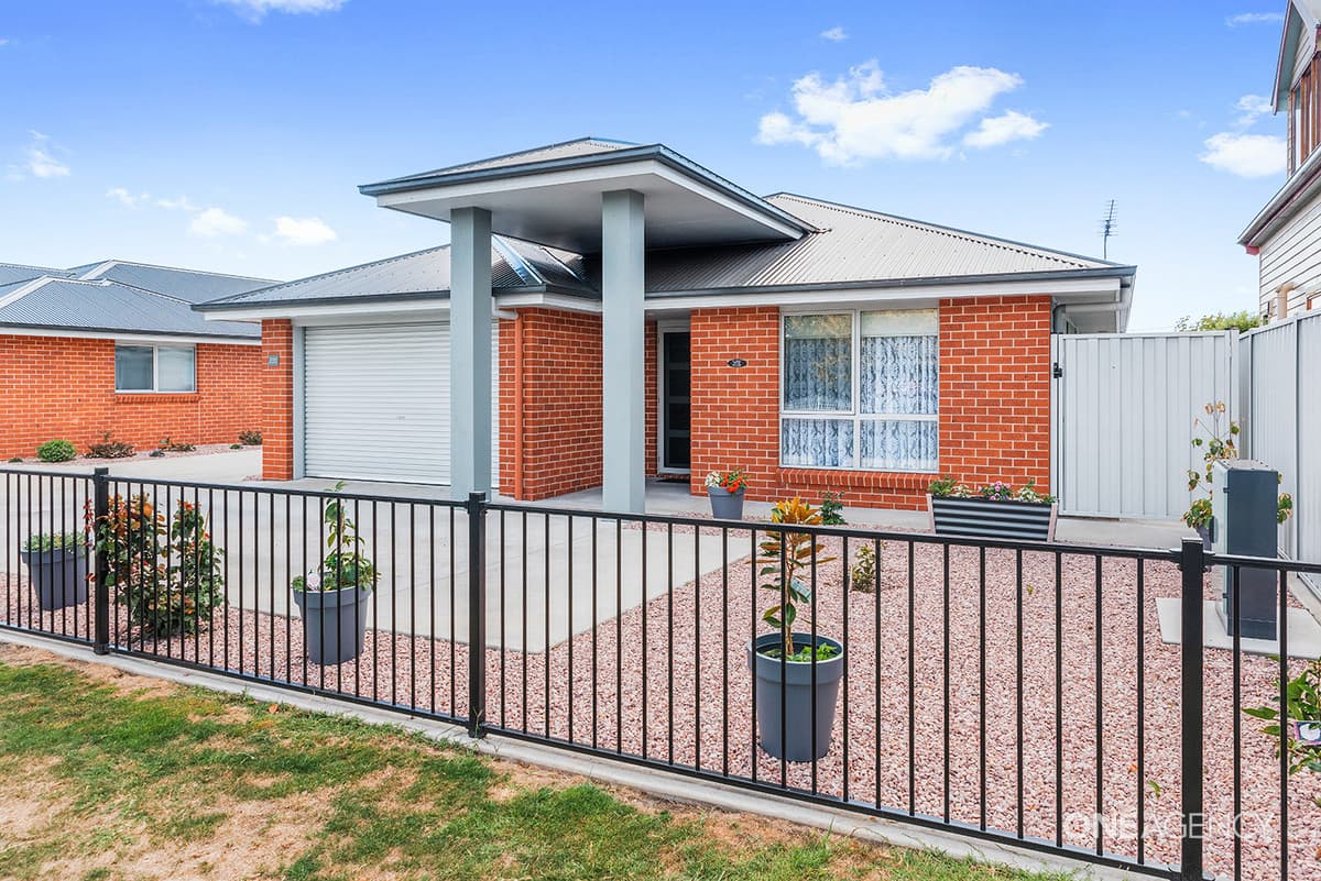 2/105 Main Street, Ulverstone, Ulverstone - Thumbnail 2