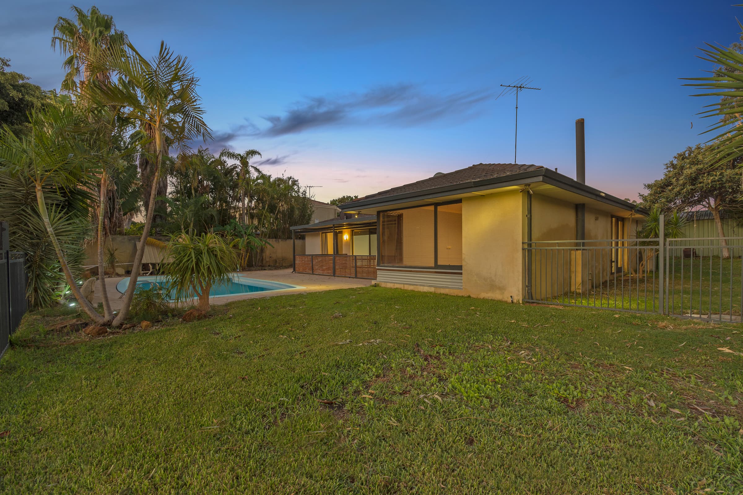 21 Downing Crescent, Wanneroo, Wanneroo - Thumbnail 3