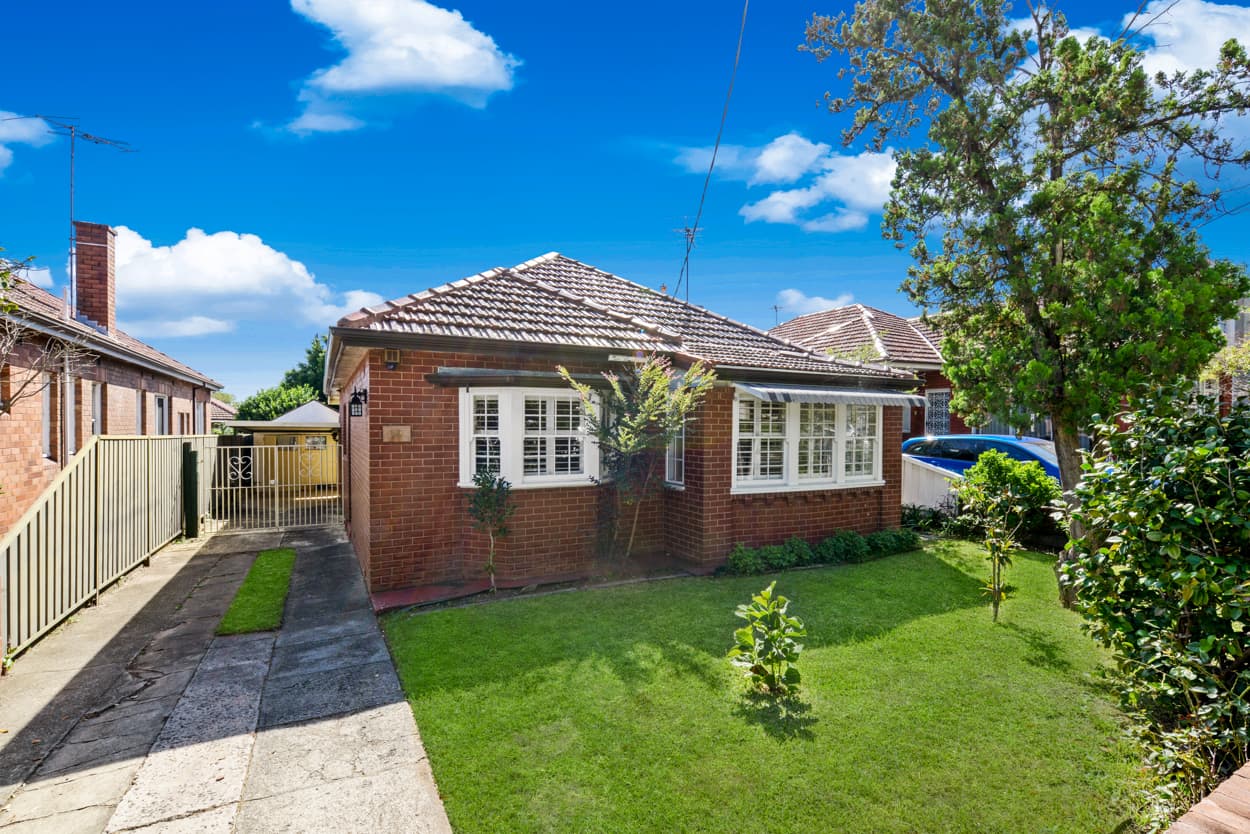 19 Dowsett Road, Kingsgrove, Kingsgrove - Image 1