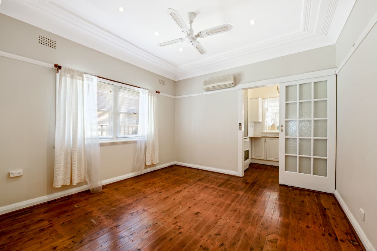 19 Dowsett Road, Kingsgrove, Kingsgrove - Thumbnail 2