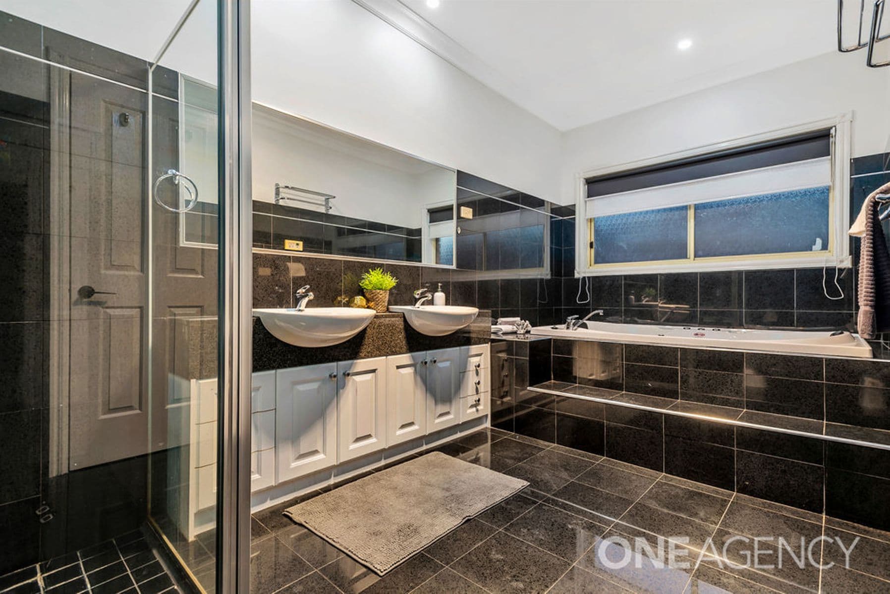19 Orchardview Grove, Sunbury, Sunbury - Thumbnail 7
