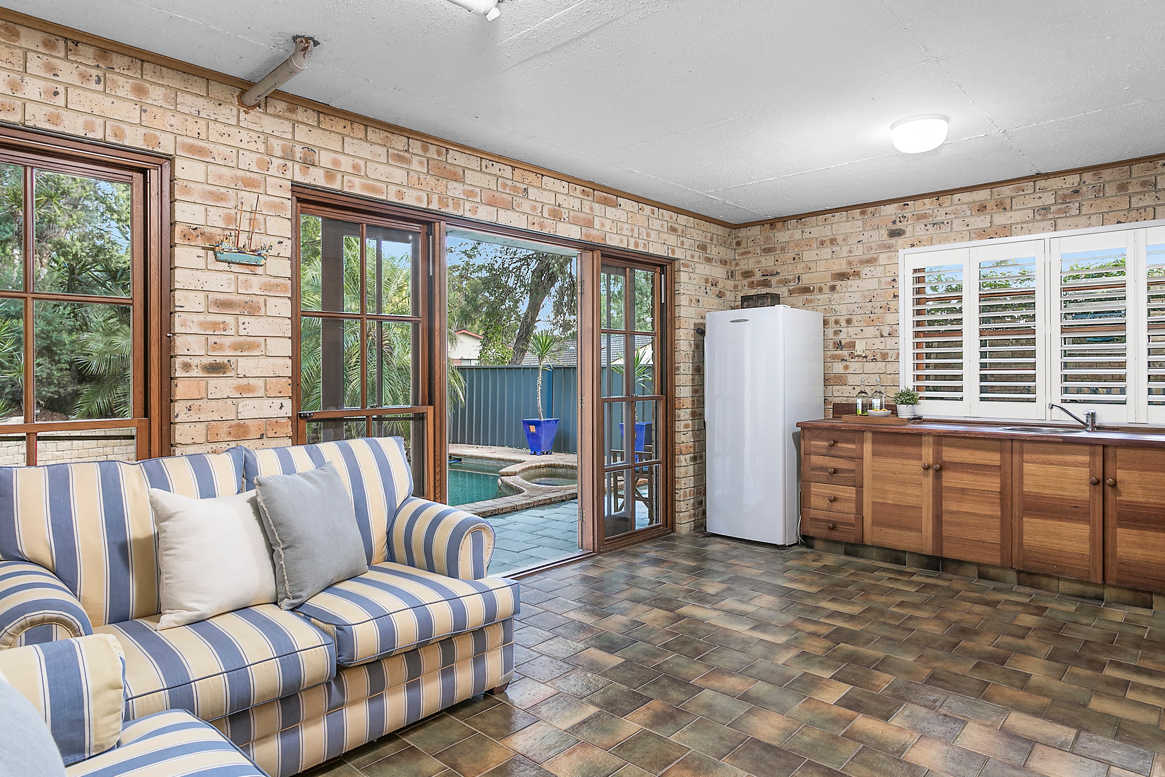 8 Griffin Parade, Illawong, Illawong - Thumbnail 5