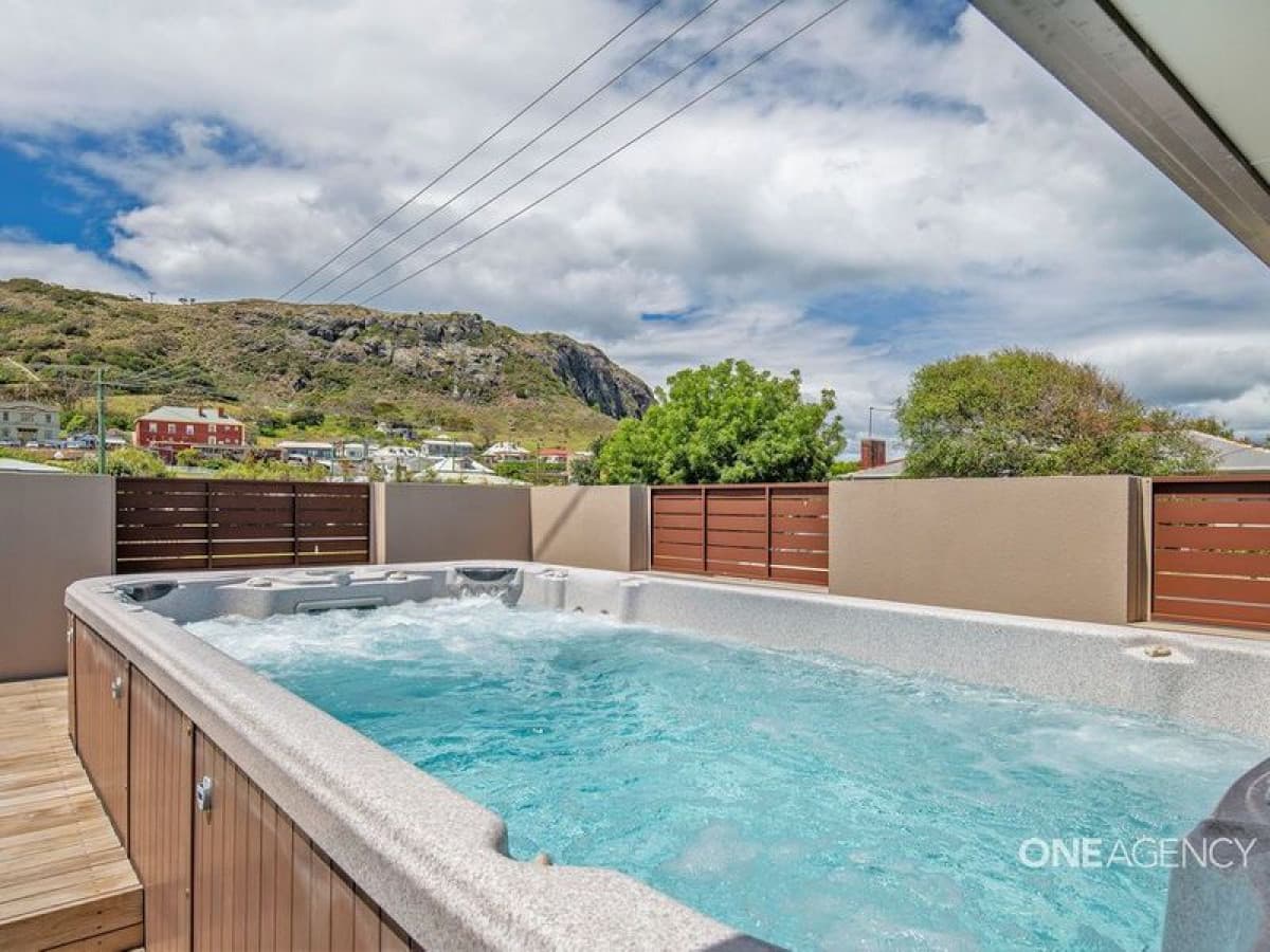 2/2 Hale Street, Stanley, Stanley - Image 1