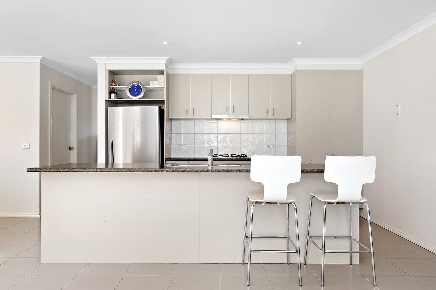 18 Hadlow Court, Sunbury, Sunbury - Thumbnail 4