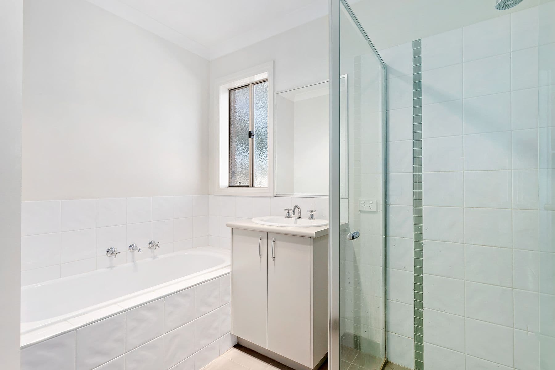 18 Hadlow Court, Sunbury, Sunbury - Thumbnail 6