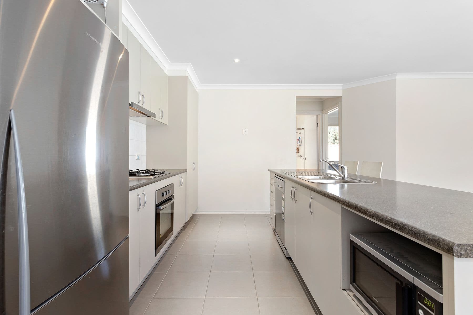 18 Hadlow Court, Sunbury, Sunbury - Thumbnail 7