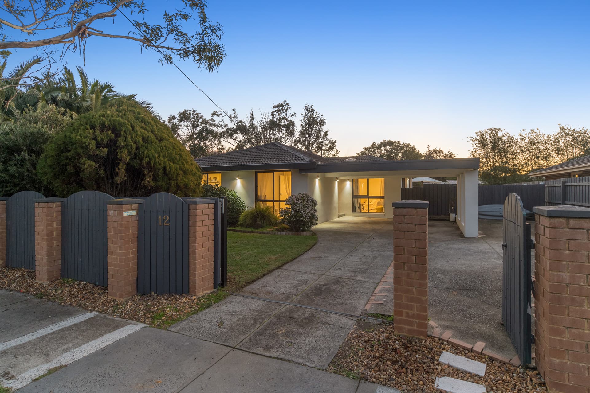 12 Hunt Drive, Seaford, Seaford - Thumbnail 2
