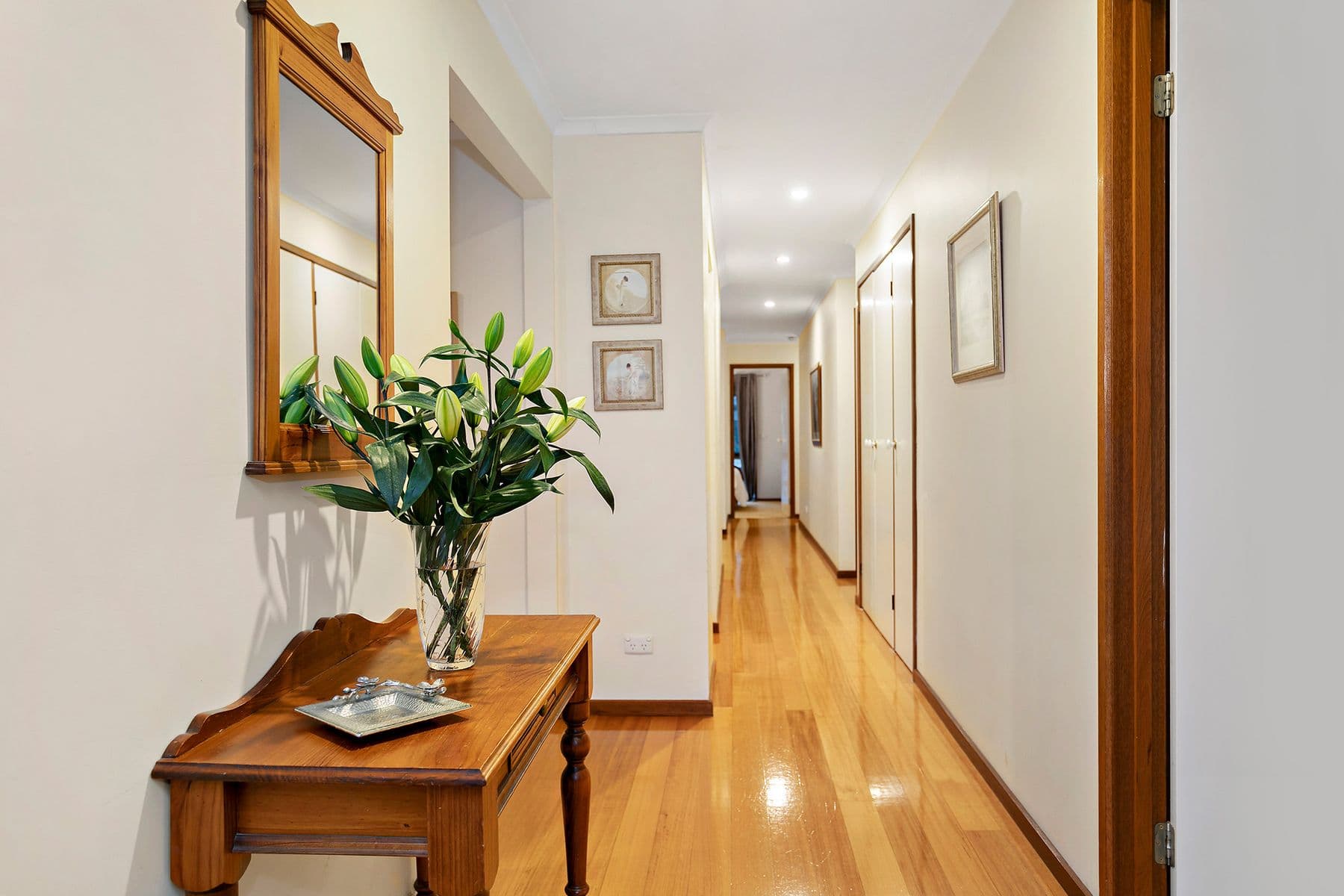 11 Woodstock Close, Sunbury, Sunbury - Thumbnail 4