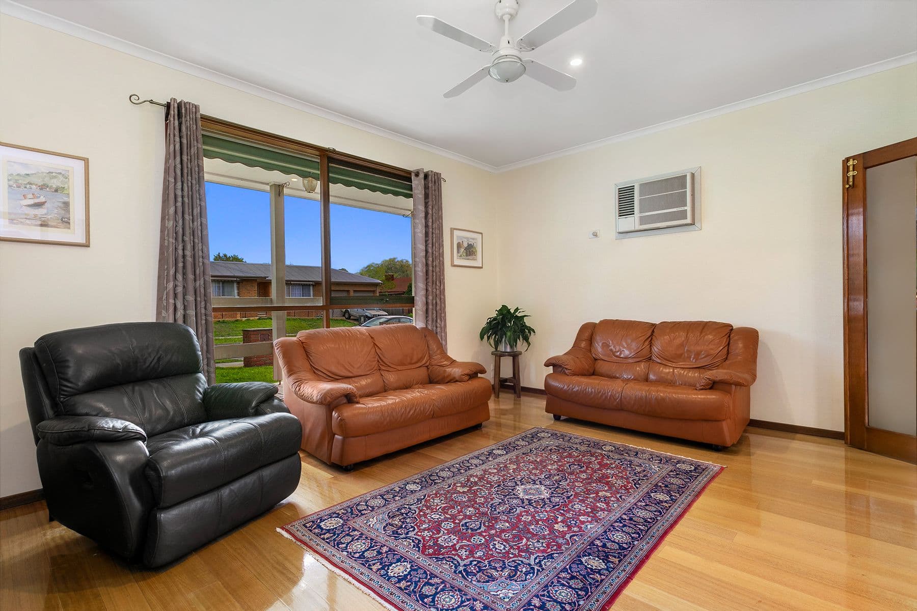 11 Woodstock Close, Sunbury, Sunbury - Thumbnail 7