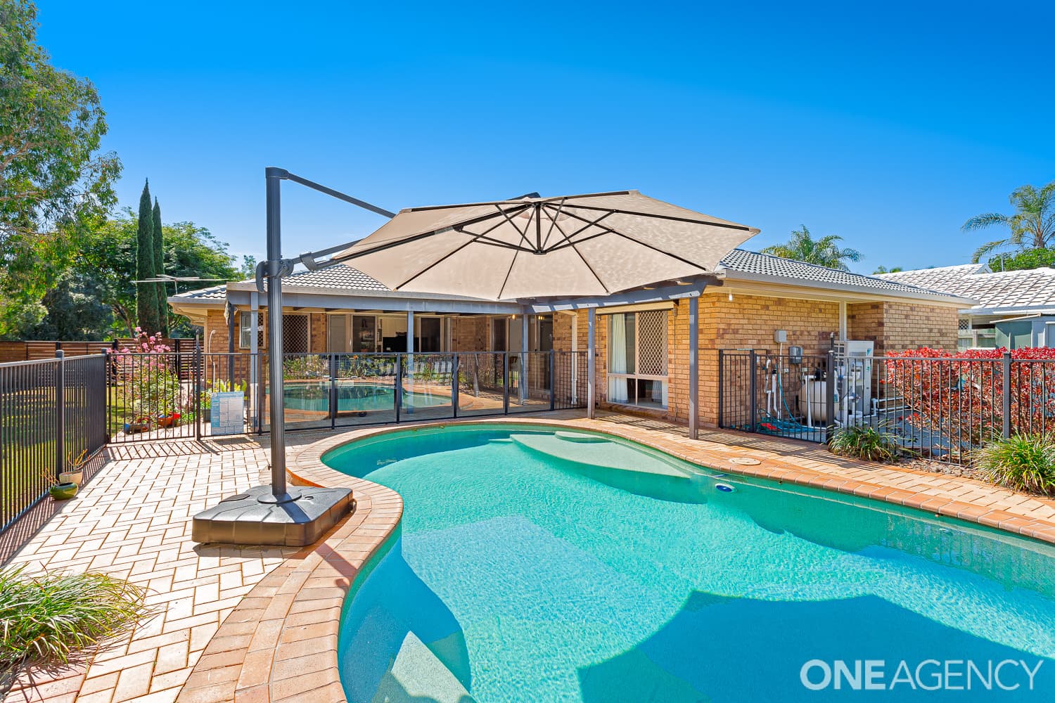 18 Oakmont Street, Rothwell, Rothwell - Thumbnail 2
