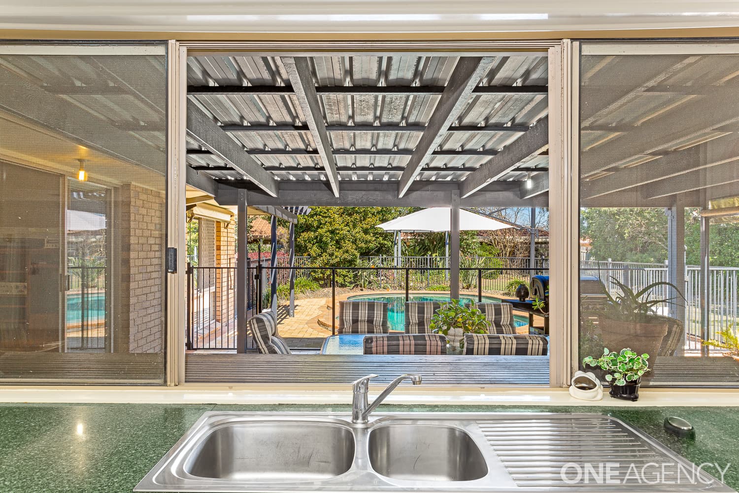 18 Oakmont Street, Rothwell, Rothwell - Thumbnail 8