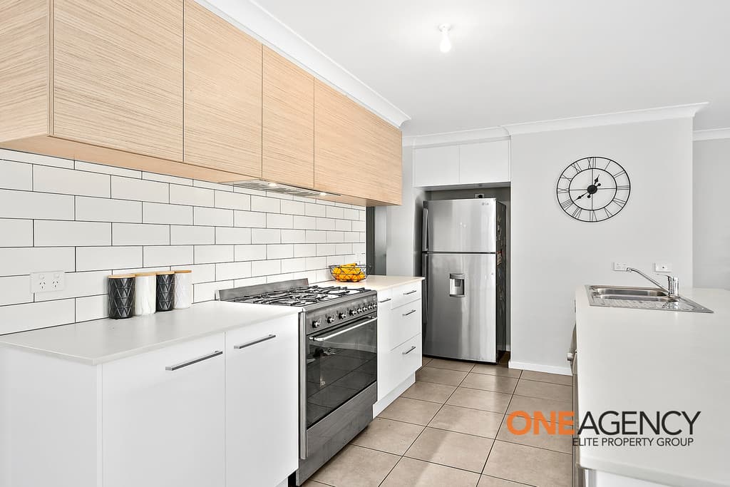 27 Brushgrove Circuit, Calderwood, Calderwood - Thumbnail 2