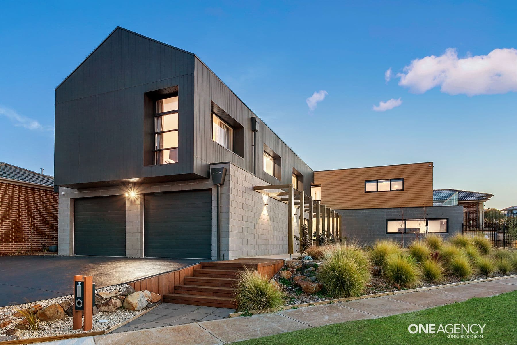 13 Lampton Way, Sunbury, Sunbury - Thumbnail 2