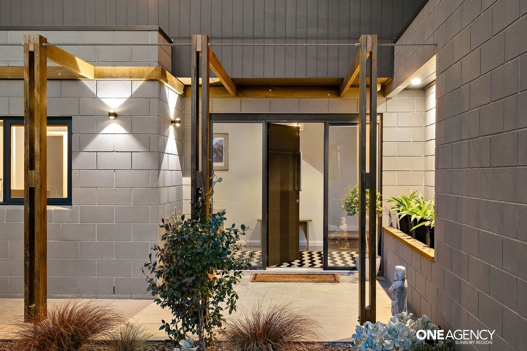 13 Lampton Way, Sunbury, Sunbury - Thumbnail 4