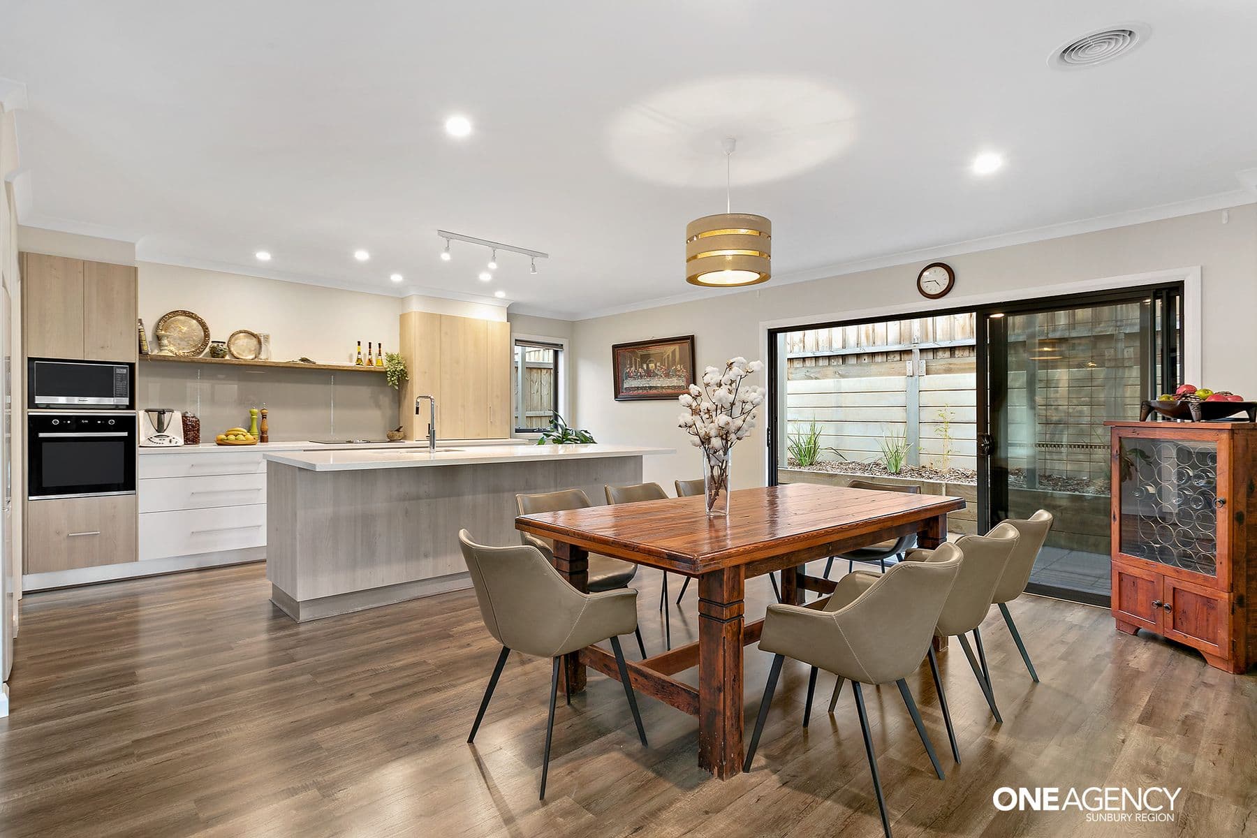 13 Lampton Way, Sunbury, Sunbury - Thumbnail 6