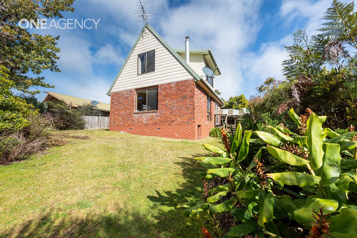 12 Kenelm Avenue, Sisters Beach, Sisters Beach - Thumbnail 2