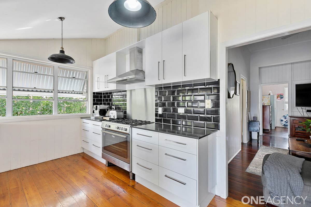 18 Ocean Street, Torquay, Torquay - Thumbnail 8
