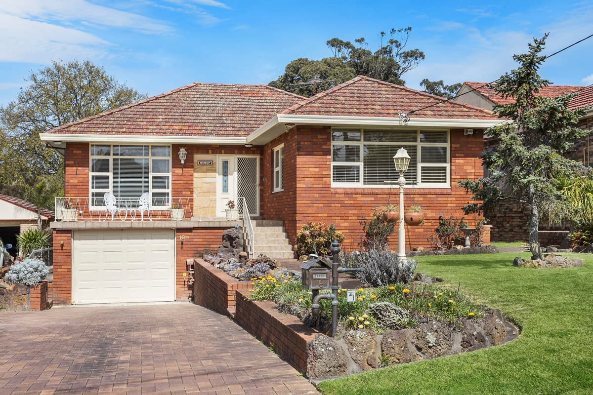 16 Omaru Avenue, Miranda, Miranda - Image 1