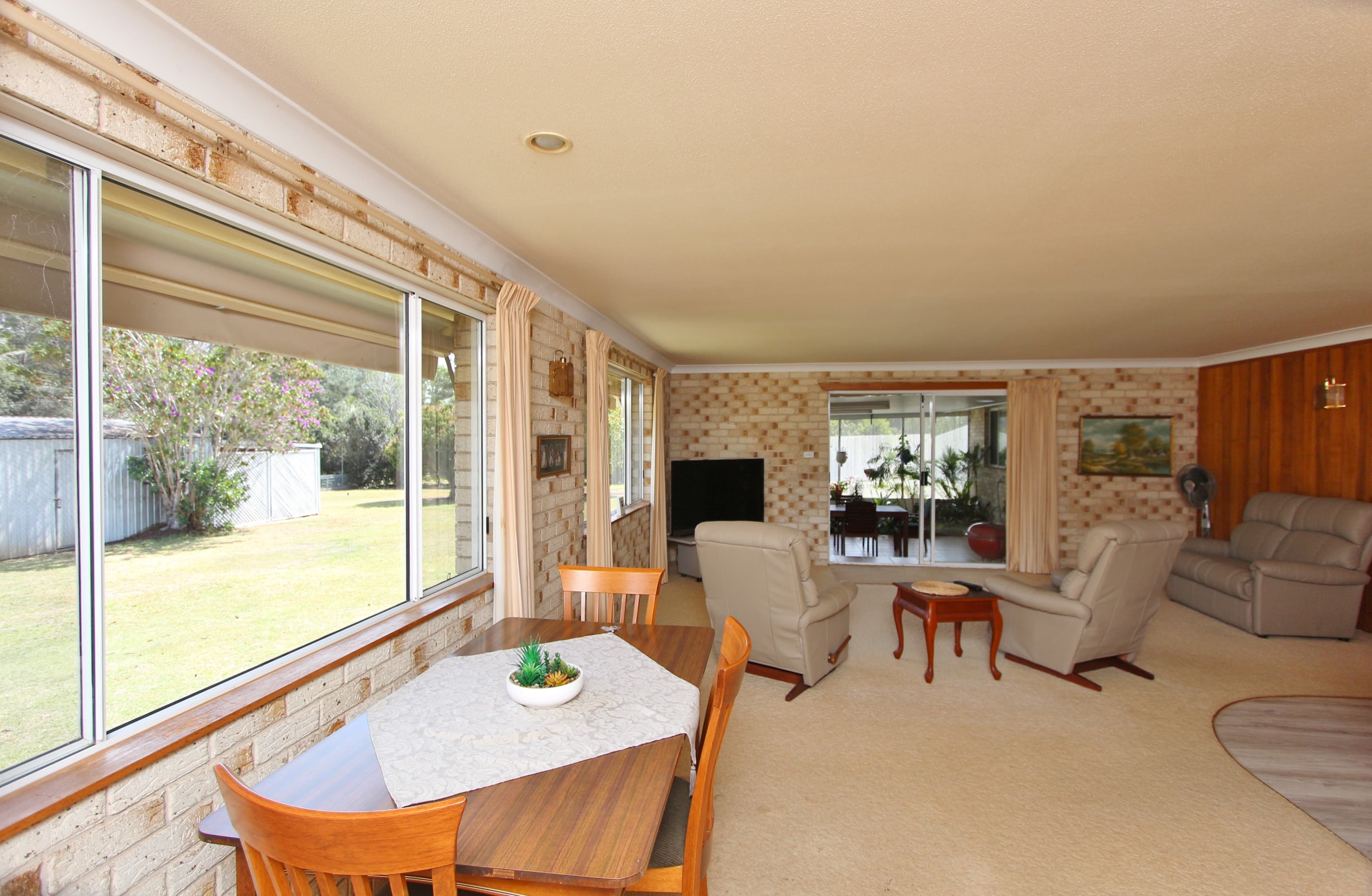 16 Brotherglen Drive, Kew, Kew - Thumbnail 8