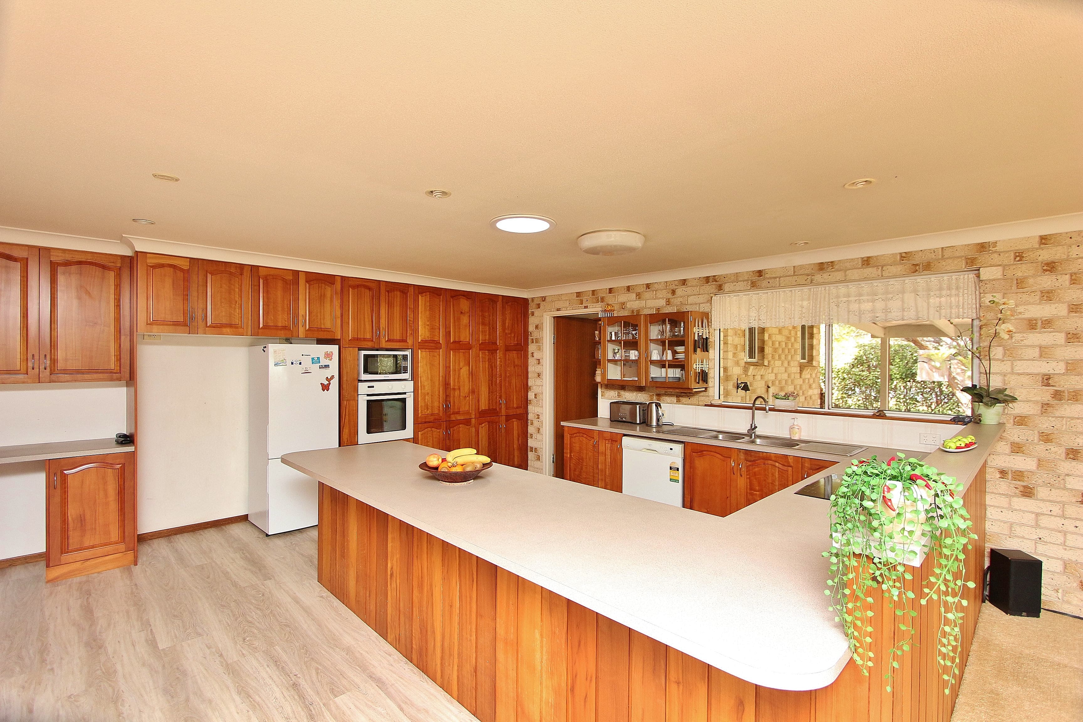 16 Brotherglen Drive, Kew, Kew - Thumbnail 2