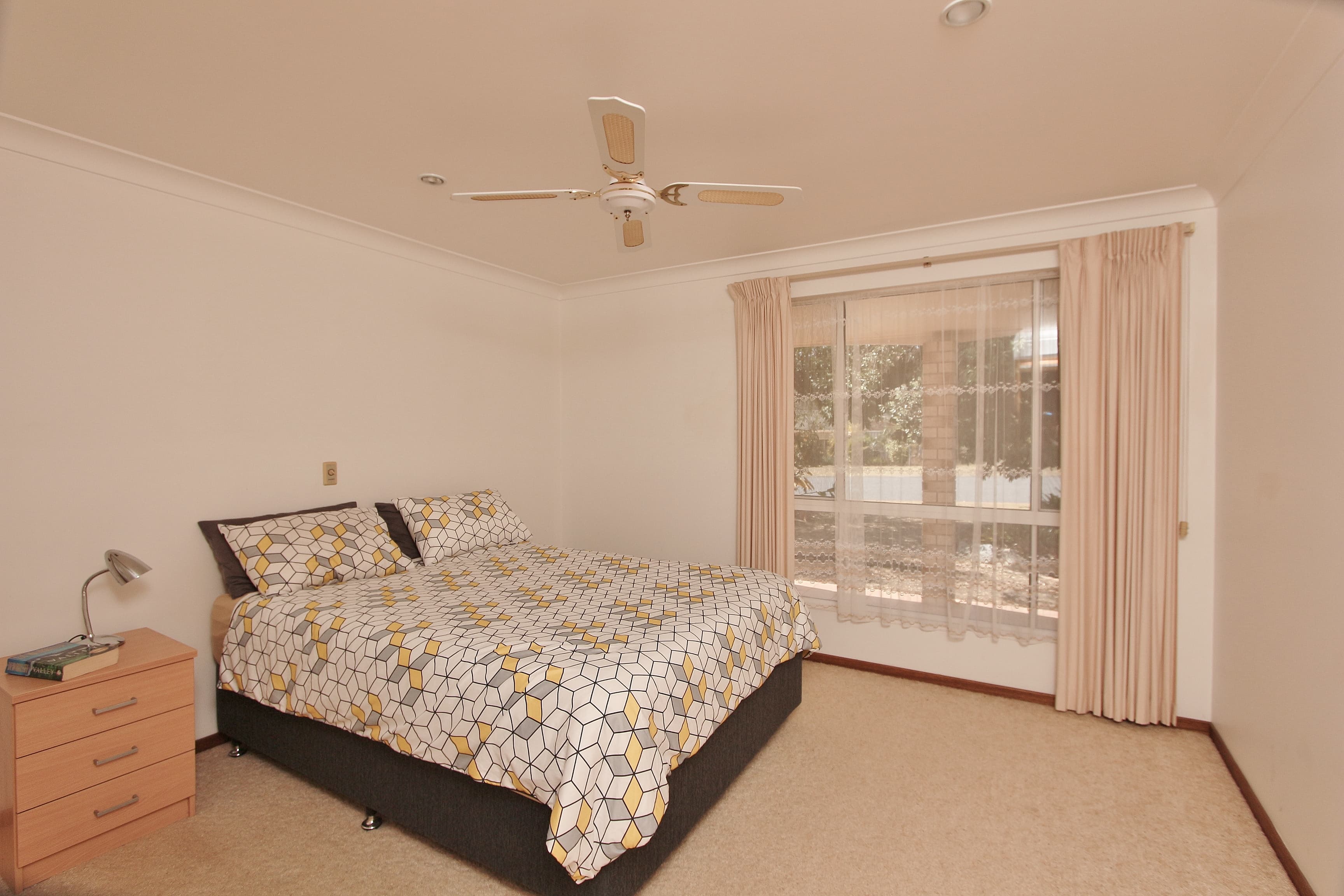 16 Brotherglen Drive, Kew, Kew - Thumbnail 7