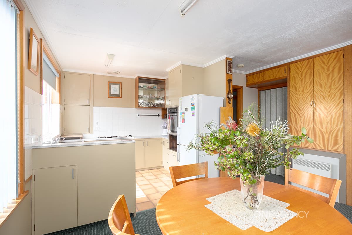 17 Churchill Avenue, Upper Burnie, Upper Burnie - Thumbnail 2