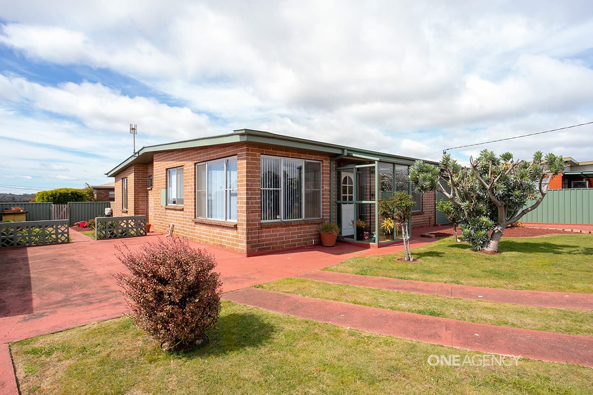 17 Churchill Avenue, Upper Burnie, Upper Burnie - Thumbnail 4
