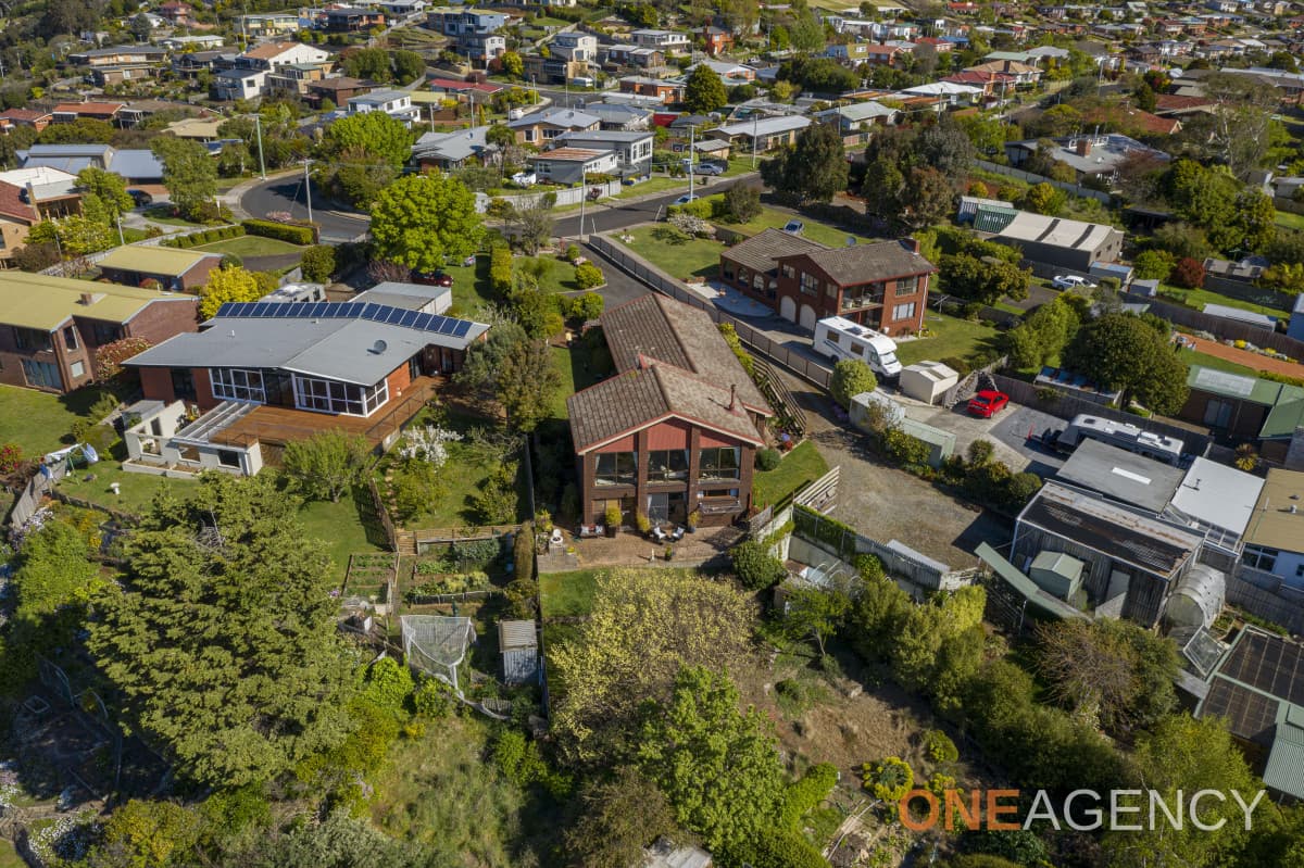 4 Richardson Crescent, Park Grove, Park Grove - Thumbnail 3