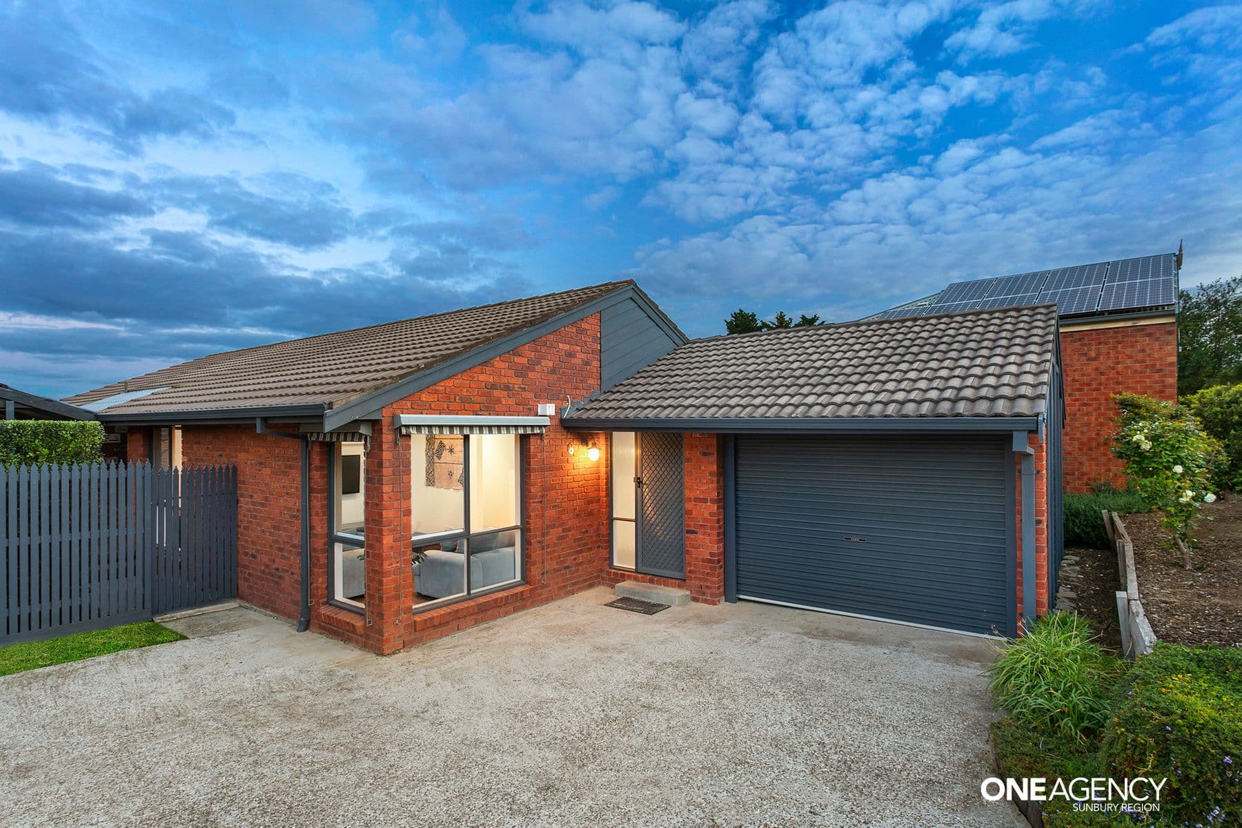 8 Atkinson Close, Sunbury, Sunbury - Thumbnail 2