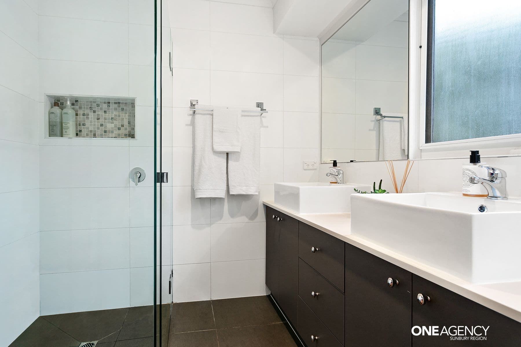 8 Atkinson Close, Sunbury, Sunbury - Thumbnail 6