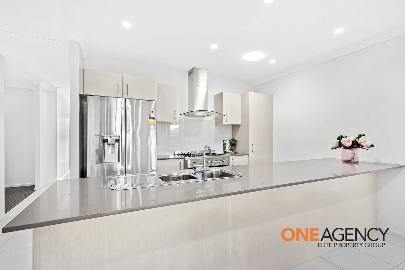 16 Farmgate Crescent, Calderwood, Calderwood - Thumbnail 2