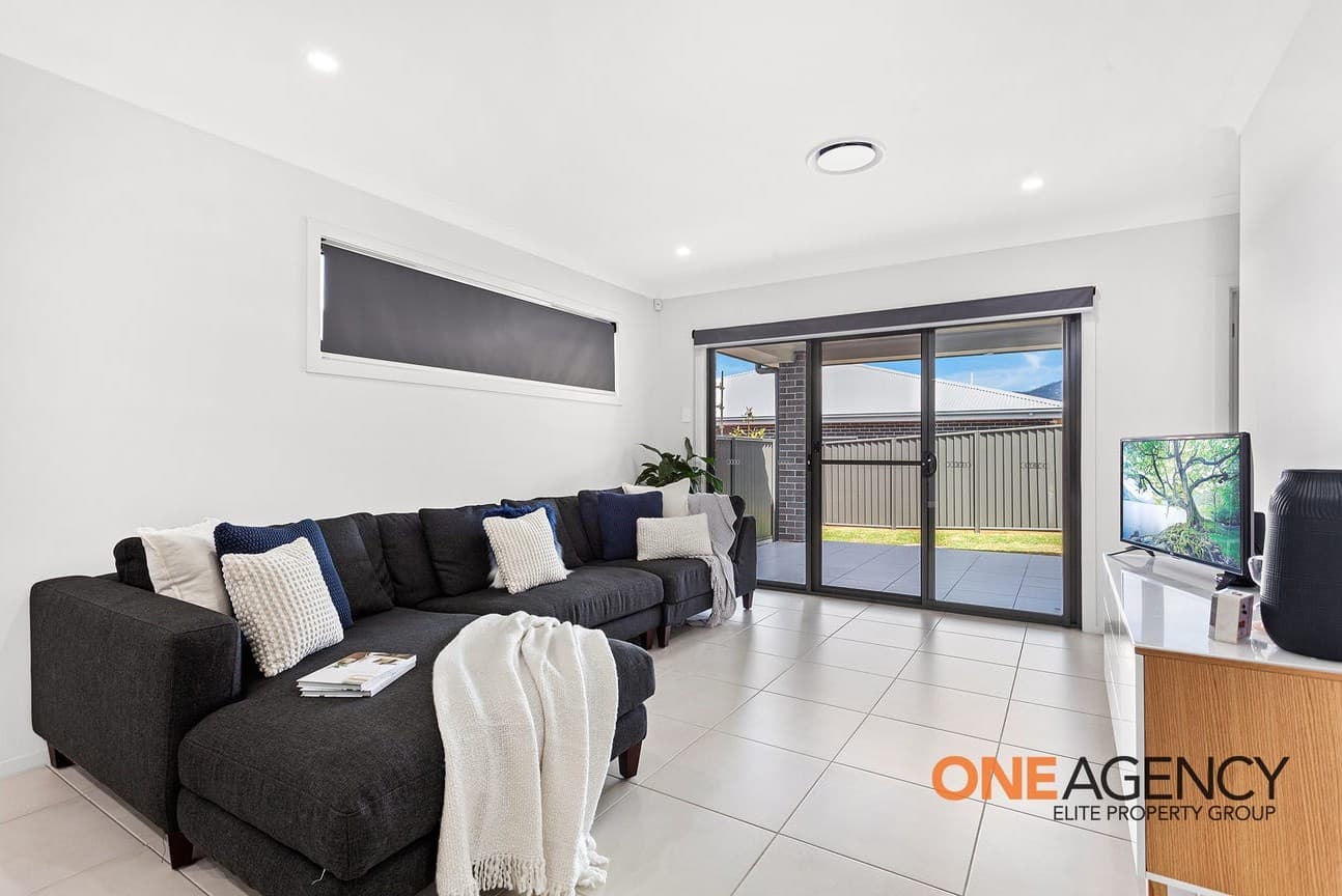16 Farmgate Crescent, Calderwood, Calderwood - Thumbnail 3