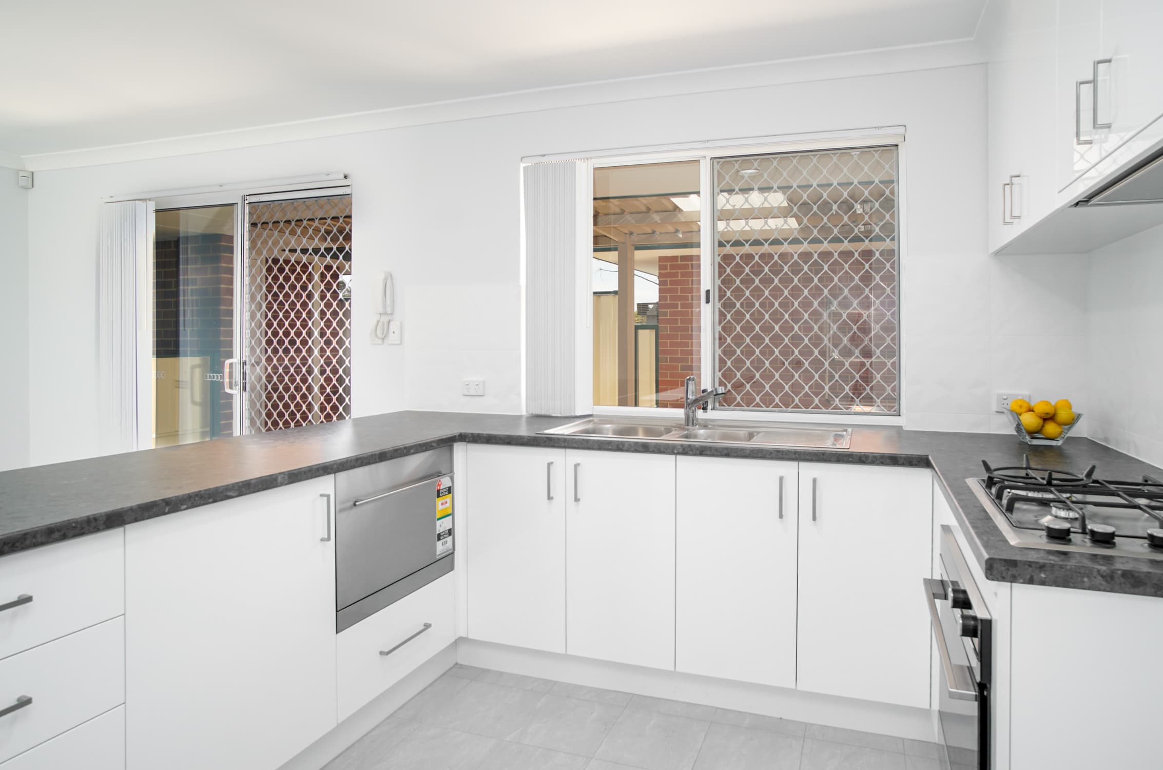 13/2 Glennis Close, Gosnells, Gosnells - Thumbnail 2