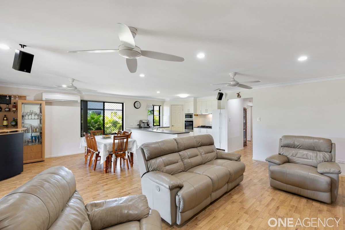 103 Seafarer Drive, River Heads, River Heads - Thumbnail 2